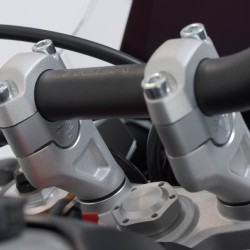 Αποστάτες τιμονιού SW-Motech 20 χιλ. Triumph Tiger 900 GT/Rally/Pro 24- ασημί