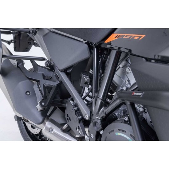 Προστατευτικό κάλυμμα δοχείου υγρών πίσω φρένου SW-Motech KTM 1390 Super Adventure S/R μαύρο