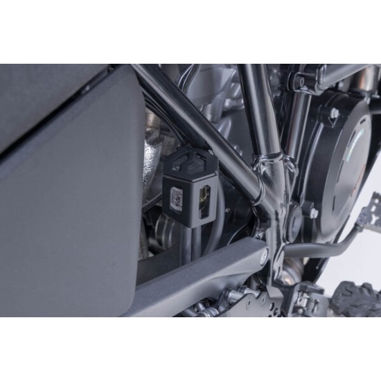 Προστατευτικό κάλυμμα δοχείου υγρών πίσω φρένου SW-Motech KTM 1390 Super Adventure S/R μαύρο