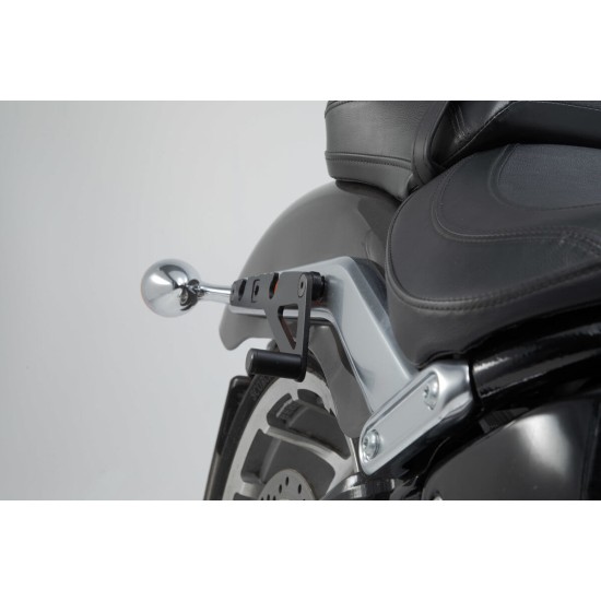 Βάση πλαϊνού σαμαριού SLH Harley Davidson Softail Fat Boy/S 17- δεξιά