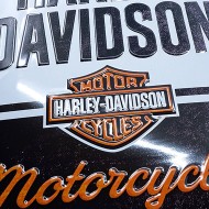 Πινακίδα με λογότυπο H-D Motorcycles