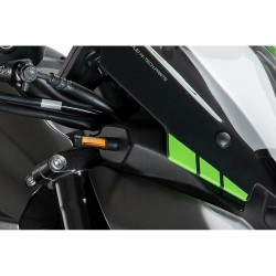 Σετ στηριγμάτων πινακίδας φλας, μαύρο, PUIG 5329N KAWASAKI: KLE500 2025-, NINJA 1100 SX 2025-, NINJA 650 2020- Σετ στηριγμάτων πινακίδας φλας, μαύρο, PUIG 5329N KAWASAKI: KLE500 2025-, NINJA 1100 SX 2025-, NINJA 650 2020-