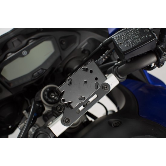 Βάση GPS SW-Motech Quick-Lock στο εργοστασιακό μπαράκι Yamaha MT-07 Tracer